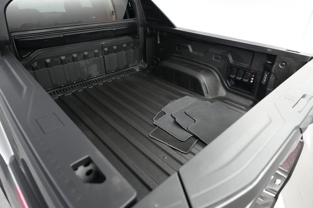 2024 Chevrolet Silverado EV — photo 6 of 15