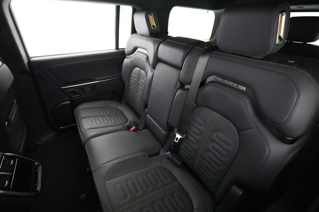 2024 Rivian R1S