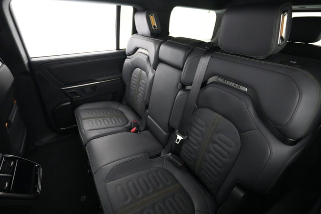 2024 Rivian R1S — photo 19 of 22