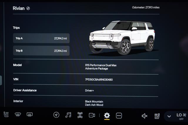 2024 Rivian R1S — photo 5 of 22