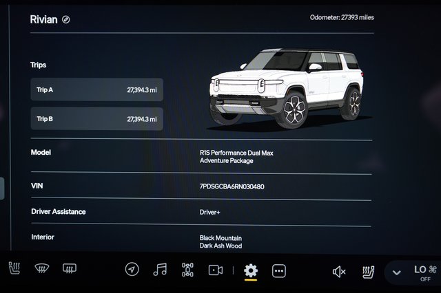 2024 Rivian R1S — photo 5 of 22