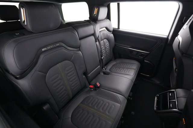 2024 Rivian R1S — photo 4 of 22