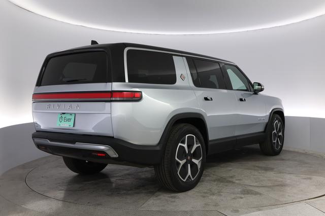 2024 Rivian R1S — photo 2 of 22