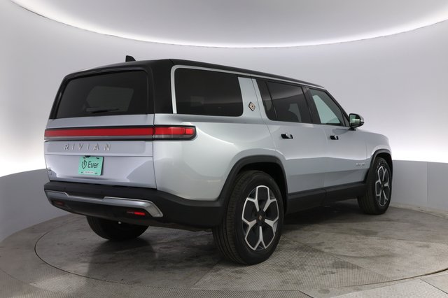 2024 Rivian R1S — photo 2 of 22