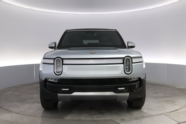 2024 Rivian R1S — photo 9 of 22