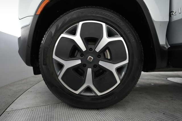 2024 Rivian R1S — photo 7 of 22
