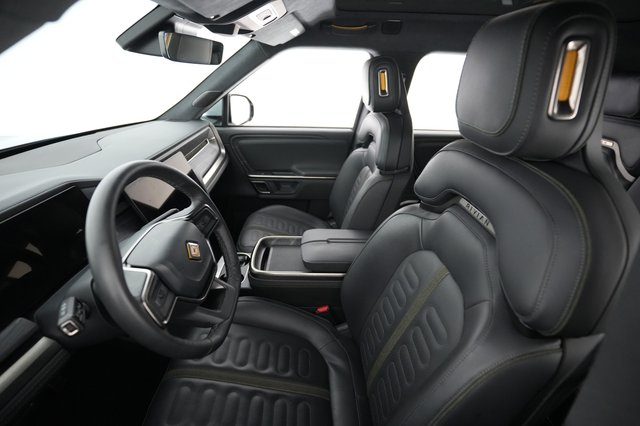 2024 Rivian R1S — photo 3 of 22