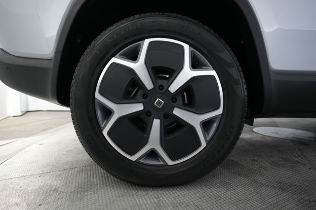 2024 Rivian R1S — photo 15 of 22