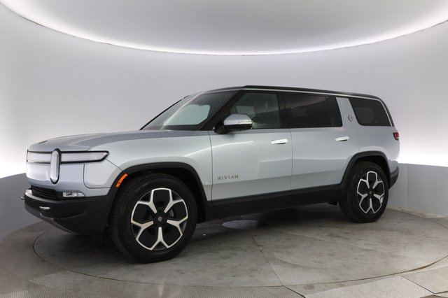 2024 Rivian R1S — photo 14 of 22