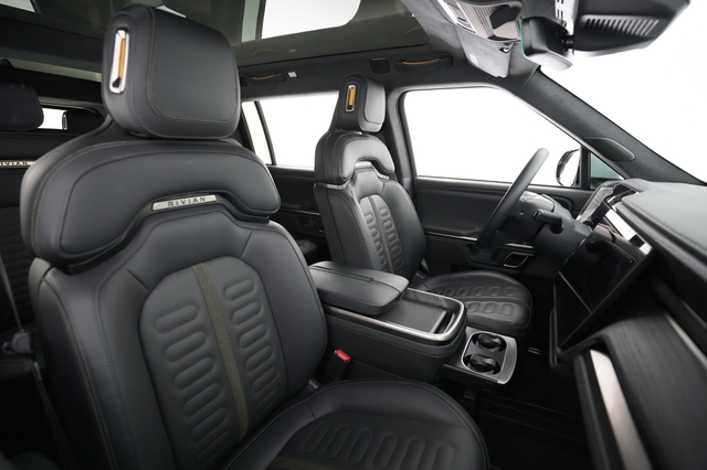 2024 Rivian R1S