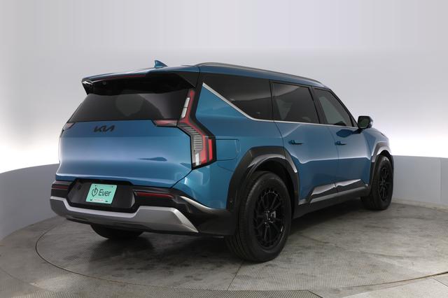 2024 Kia EV9 — photo 2 of 22