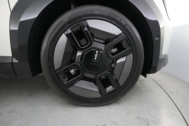 2024 Kia EV9 — photo 16 of 24