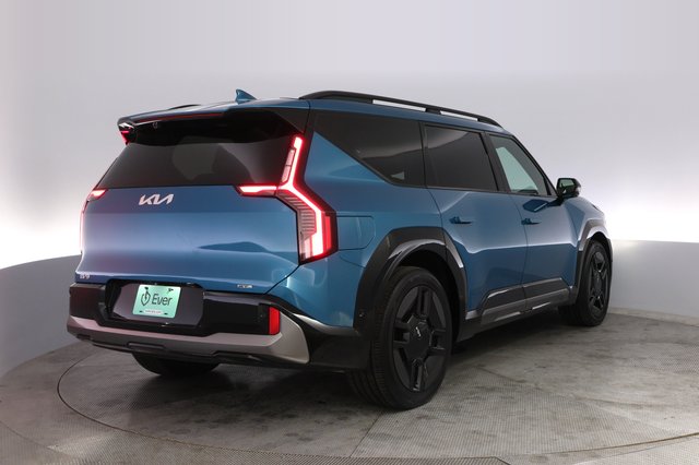 2024 Kia EV9 — photo 2 of 22