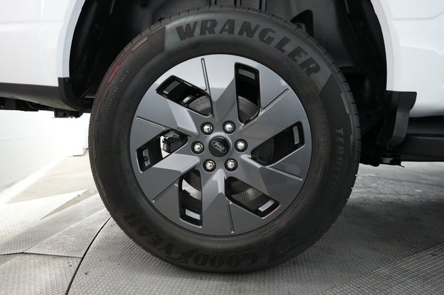 2025 Ford F-150 Lightning — photo 10 of 15