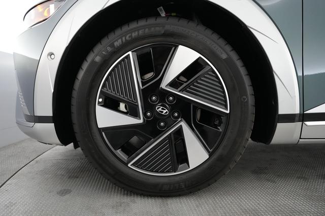 2025 Hyundai IONIQ 5 — photo 7 of 23