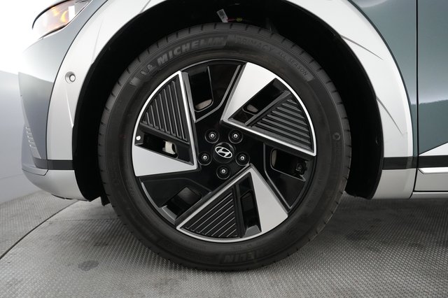 2025 Hyundai IONIQ 5 — photo 7 of 23