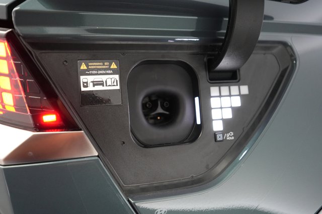 2025 Hyundai IONIQ 5 — photo 8 of 23