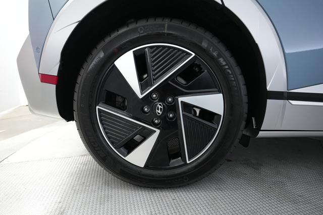 2025 Hyundai IONIQ 5 — photo 7 of 22