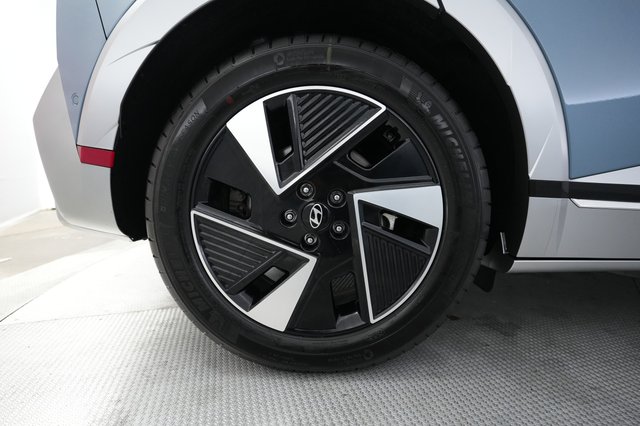 2025 Hyundai IONIQ 5 — photo 7 of 22