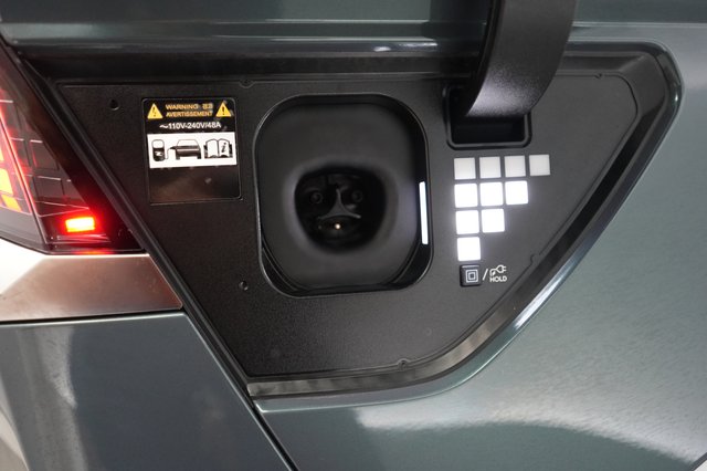 2025 Hyundai IONIQ 5 — photo 8 of 23