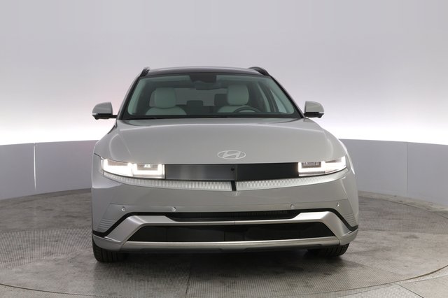 2025 Hyundai IONIQ 5 — photo 9 of 23