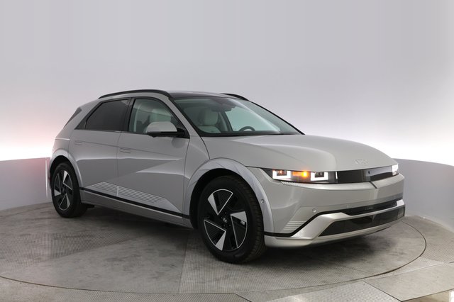 2025 Hyundai IONIQ 5 — photo 10 of 23