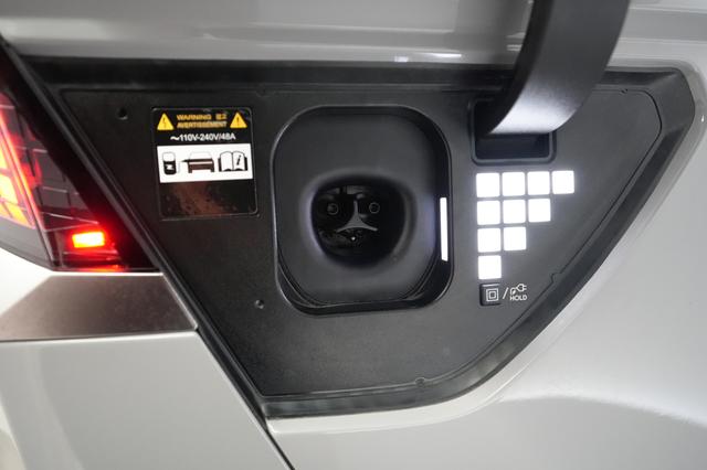 2025 Hyundai IONIQ 5 — photo 8 of 23