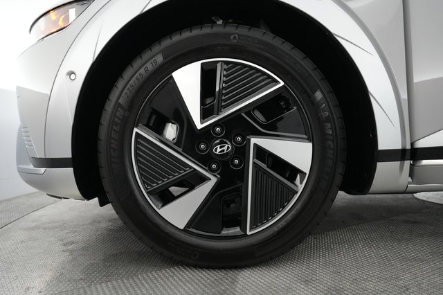 2025 Hyundai IONIQ 5 — photo 15 of 23