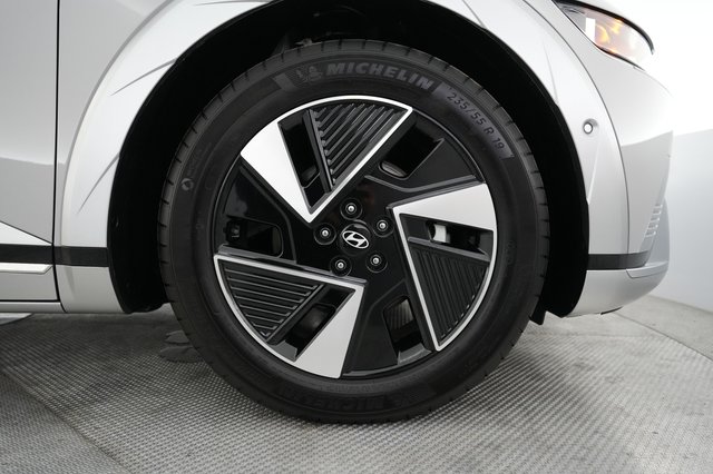 2025 Hyundai IONIQ 5 — photo 17 of 23
