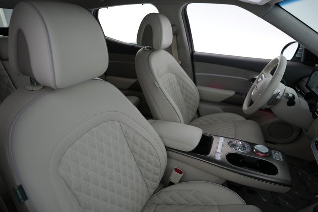 2023 Genesis GV60 — photo 18 of 21