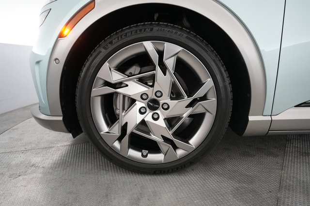 2023 Genesis GV60 — photo 16 of 21