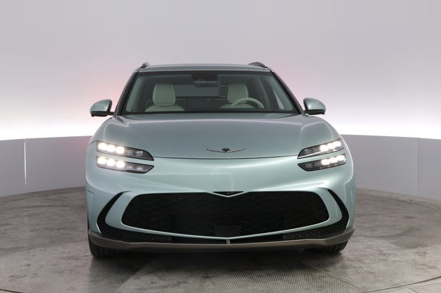 2023 Genesis GV60 — photo 9 of 21