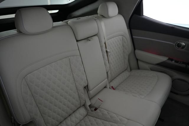 2023 Genesis GV60 — photo 4 of 21