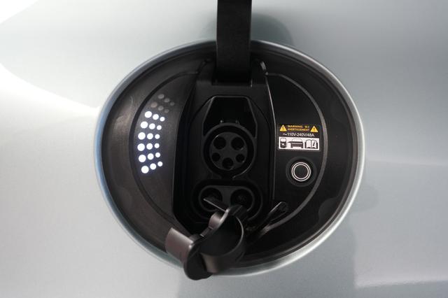 2023 Genesis GV60 — photo 8 of 21