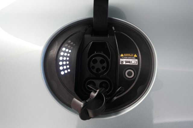 2023 Genesis GV60 — photo 8 of 21