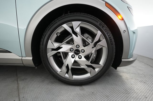 2023 Genesis GV60 — photo 17 of 21
