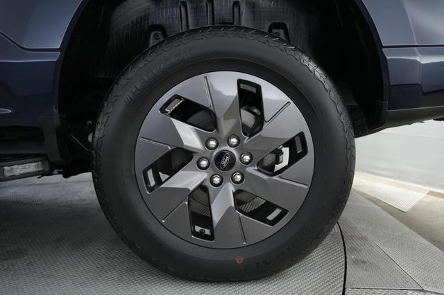 2023 Ford F-150 Lightning — photo 7 of 18