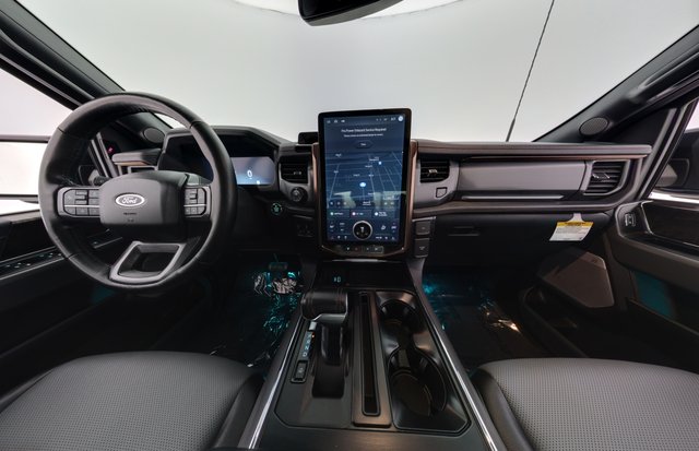 2023 Ford F-150 Lightning — photo 15 of 18