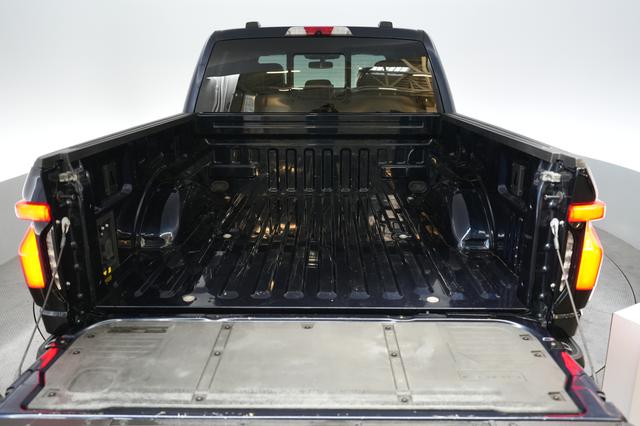 2023 Ford F-150 Lightning — photo 6 of 18