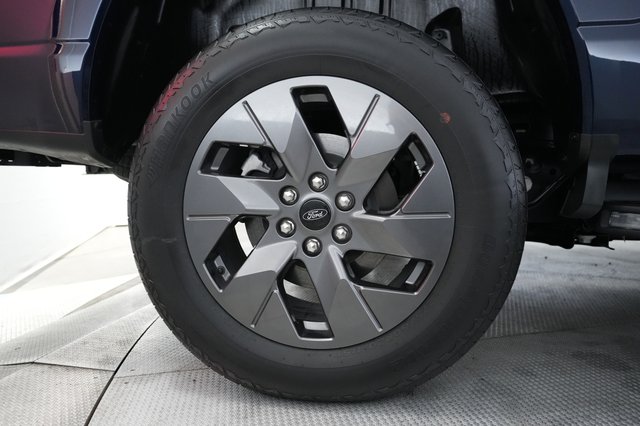 2023 Ford F-150 Lightning — photo 11 of 18