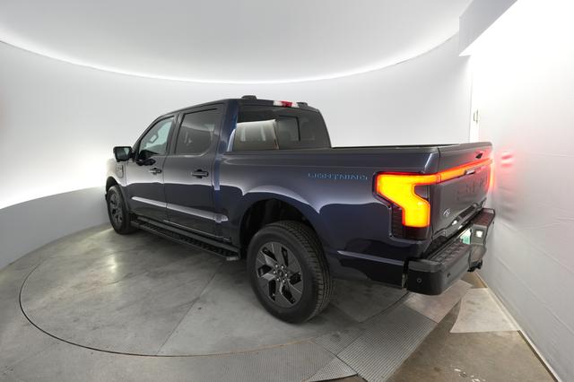 2023 Ford F-150 Lightning — photo 2 of 18