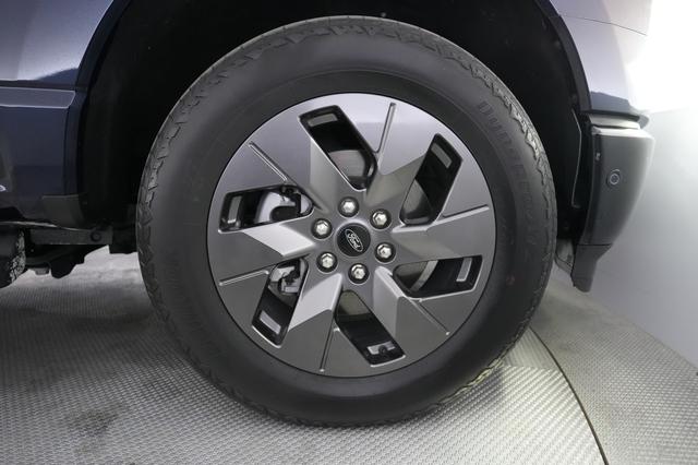 2023 Ford F-150 Lightning — photo 10 of 18
