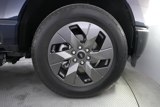 2023 Ford F-150 Lightning — photo 10 of 18