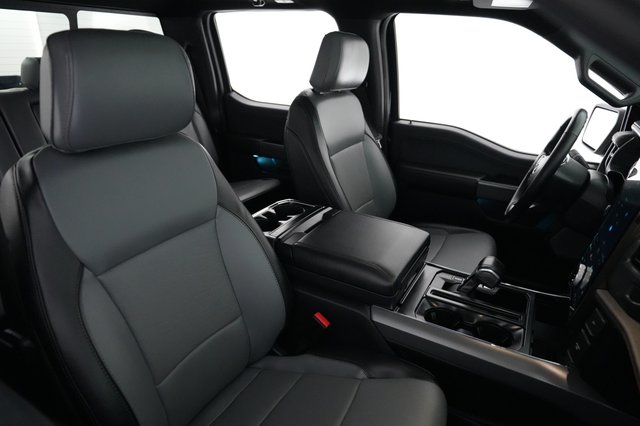 2023 Ford F-150 Lightning — photo 13 of 18