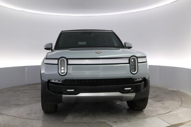 2024 Rivian R1S — photo 9 of 21