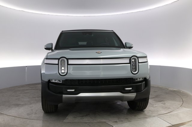 2024 Rivian R1S — photo 9 of 21