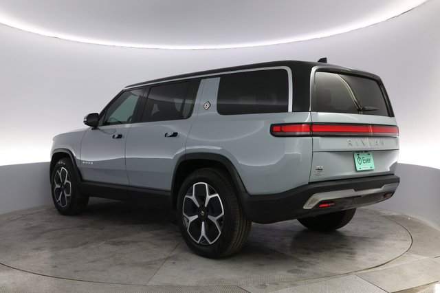 2024 Rivian R1S — photo 13 of 21