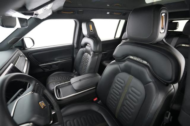2024 Rivian R1S — photo 3 of 21