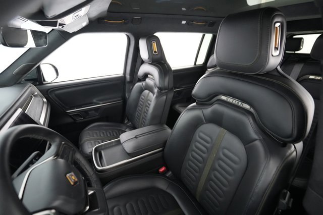 2024 Rivian R1S — photo 3 of 21