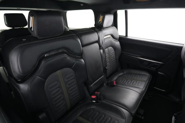 2024 Rivian R1S — photo 4 of 21